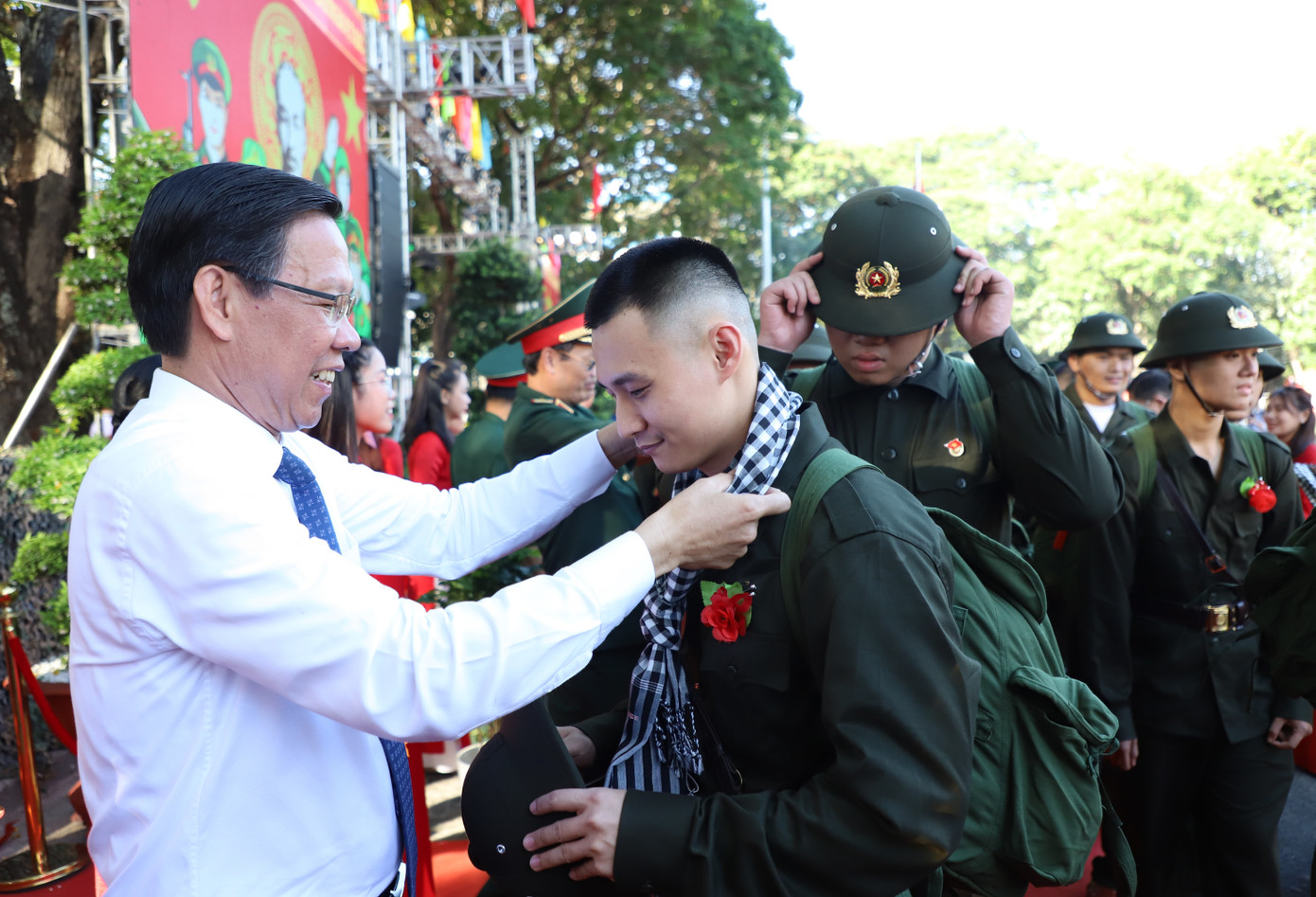 Các thanh niên ưu tú của địa phương sẵn sàng trước khoảng thời gian rèn giũa, học tập trong môi trường quân ngũ. Các thanh niên ưu tú của địa phương sẵn sàng trước khoảng thời gian rèn giũa, học tập trong môi trường quân ngũ.