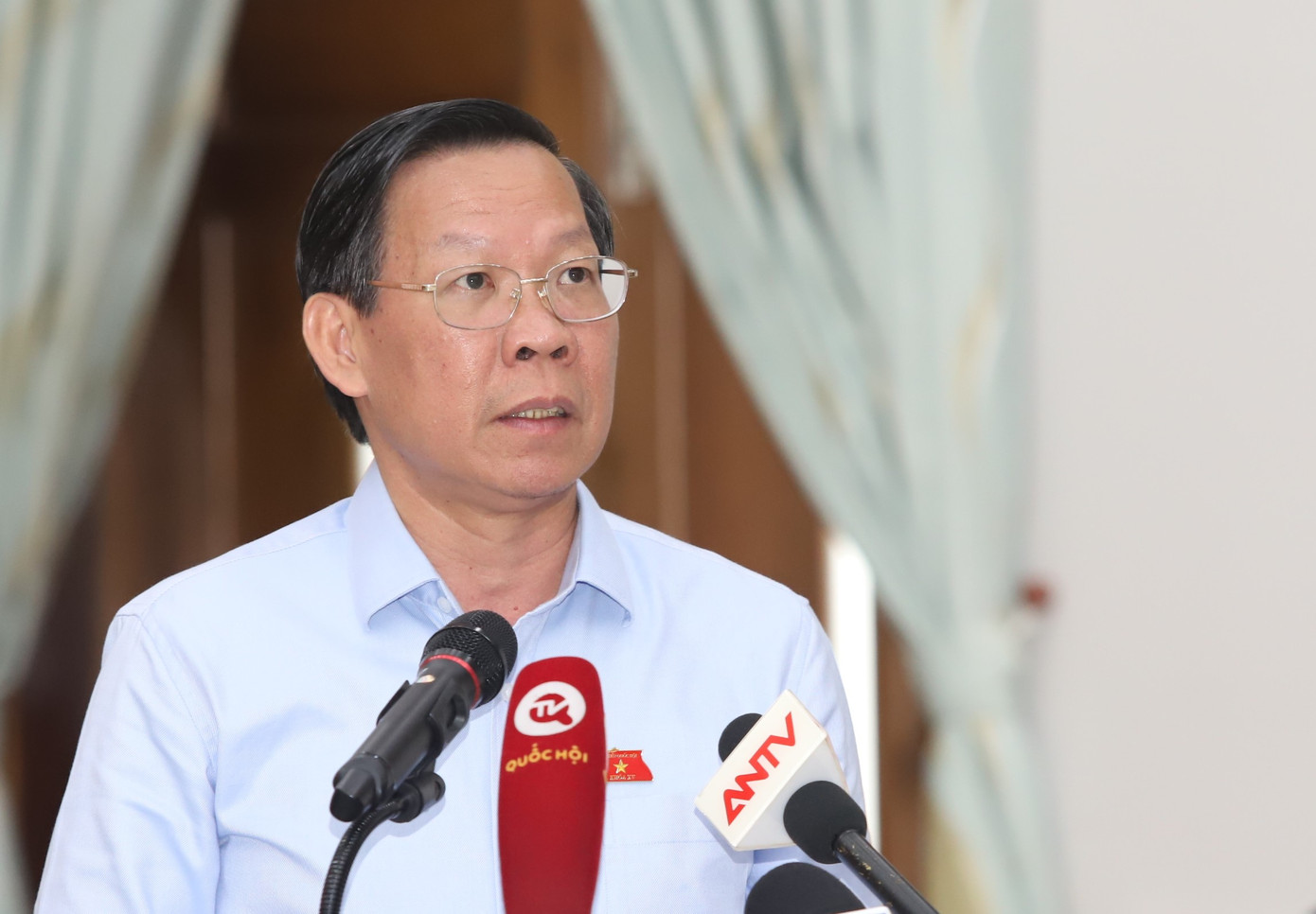 Chủ tịch UBND TPHCM Phan Văn Mãi trả lời các ý kiến của cử tri. (Ảnh: Ngô Tùng) Chủ tịch UBND TPHCM Phan Văn Mãi trả lời các ý kiến của cử tri. (Ảnh: Ngô Tùng)