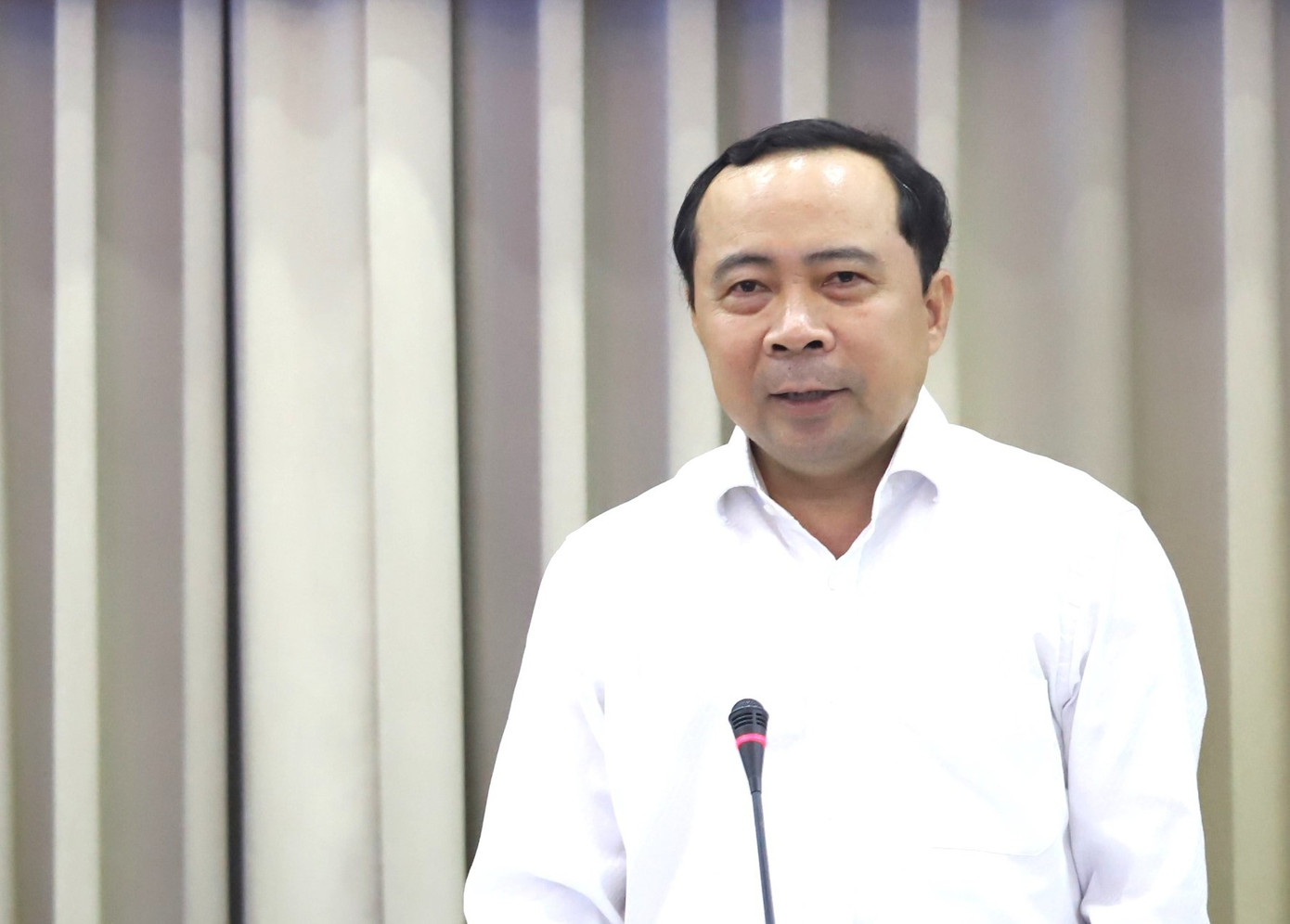 PGS.TS Vũ Hải Quân trao đổi kết luận.