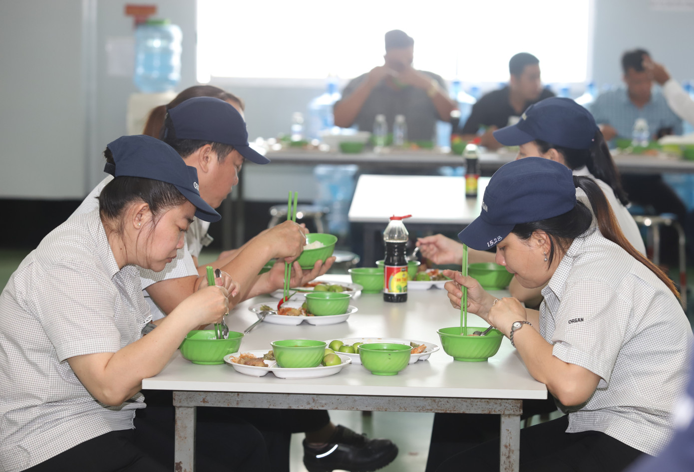Trải qua 14 năm làm việc tại công ty, anh Cao Minh Luân (quê Kiên Giang) đánh giá bữa ăn đảm bảo vừa miệng, chất lượng. Chất lượng bữa ăn đã được cải thiện nhiều so với trước. “Khẩu phần thay đổi hằng tuần, phần ăn đối với một người nhân viên vậy là quá tốt rồi”, anh nói.
