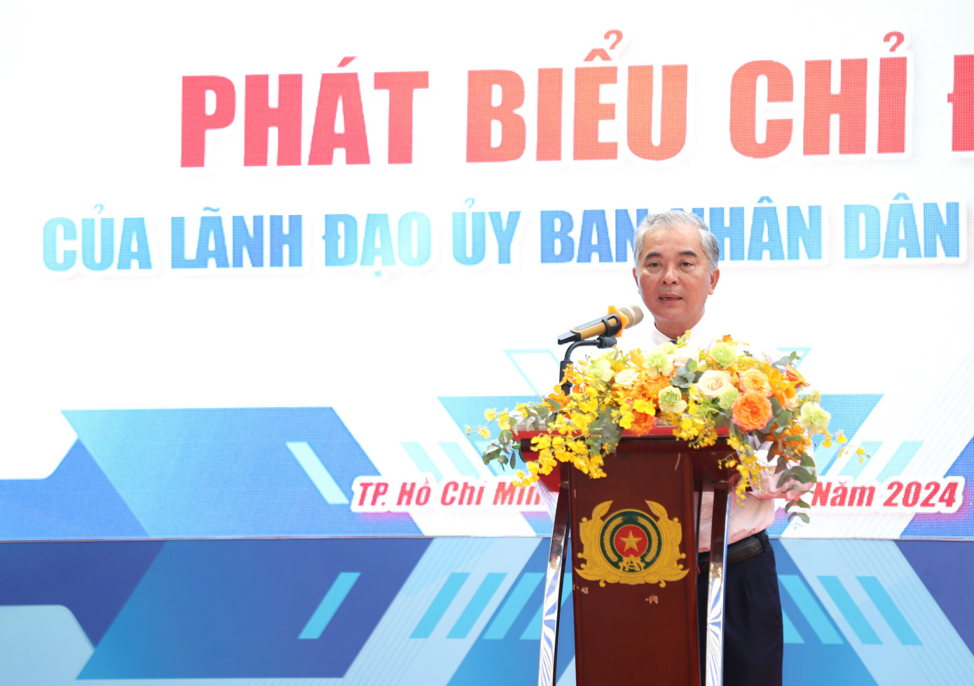 Phó Chủ tịch UBND TPHCM Ngô Minh Châu ghi nhận những đóng góp của CATP trong tạo dựng môi trường mỹ quan của thành phố.