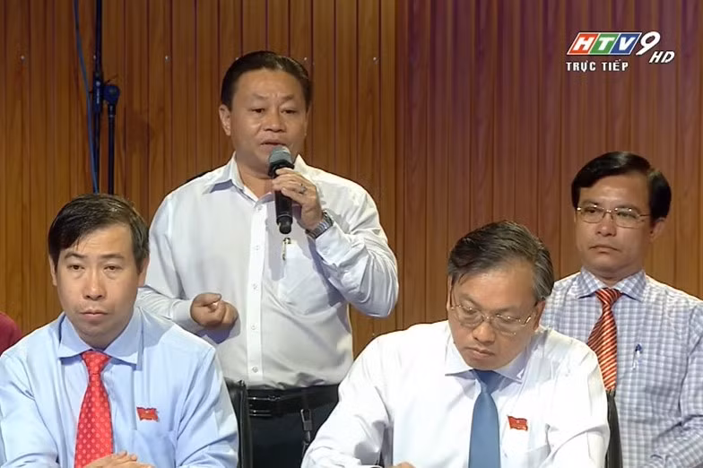 Cử tri Nguyễn Hữu Ngữ trao đổi tại chương trình (ảnh chụp màn hình).