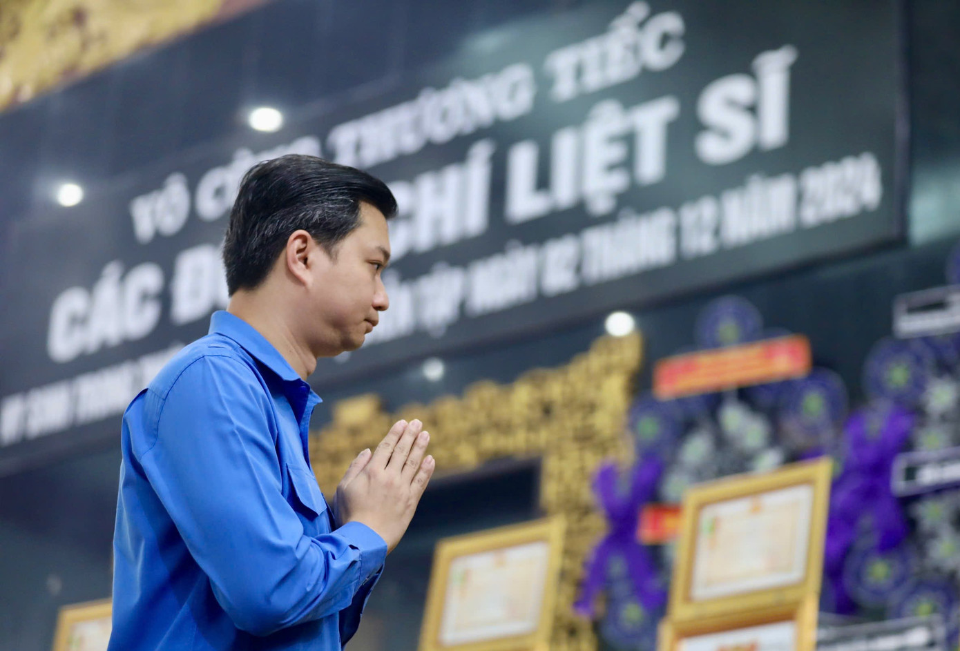 Thay mặt Ban Bí thư Trung ương Đoàn, anh Nguyễn Minh Triết - Bí thư Trung ương Đoàn, Chủ tịch Trung ương Hội Sinh viên Việt Nam - dẫn đầu đoàn Trung ương Đoàn và tuổi trẻ cả nước vào viếng anh linh các liệt sĩ. Thay mặt Ban Bí thư Trung ương Đoàn, anh Nguyễn Minh Triết - Bí thư Trung ương Đoàn, Chủ tịch Trung ương Hội Sinh viên Việt Nam - dẫn đầu đoàn Trung ương Đoàn và tuổi trẻ cả nước vào viếng anh linh các liệt sĩ.