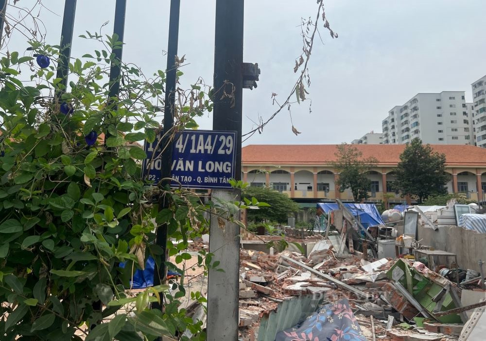 Một công trình xây dựng vi phạm bị tháo dỡ trên địa bàn phường Tân Tạo, quận Bình Tân. Ảnh: M.T Một công trình xây dựng vi phạm bị tháo dỡ trên địa bàn phường Tân Tạo, quận Bình Tân. Ảnh: M.T