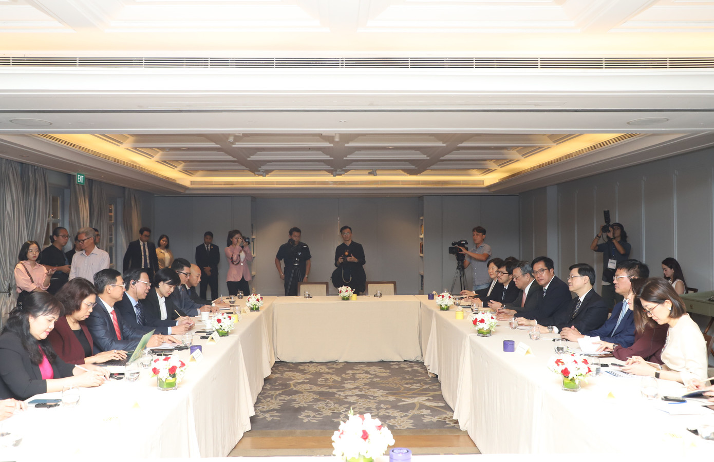 Quang cảnh buổi làm việc giữa lãnh đạo TPHCM và Trưởng Khu hành chính đặc biệt Hong Kong - Trung Quốc, chiều 2/8. Ảnh: Ngô Tùng.