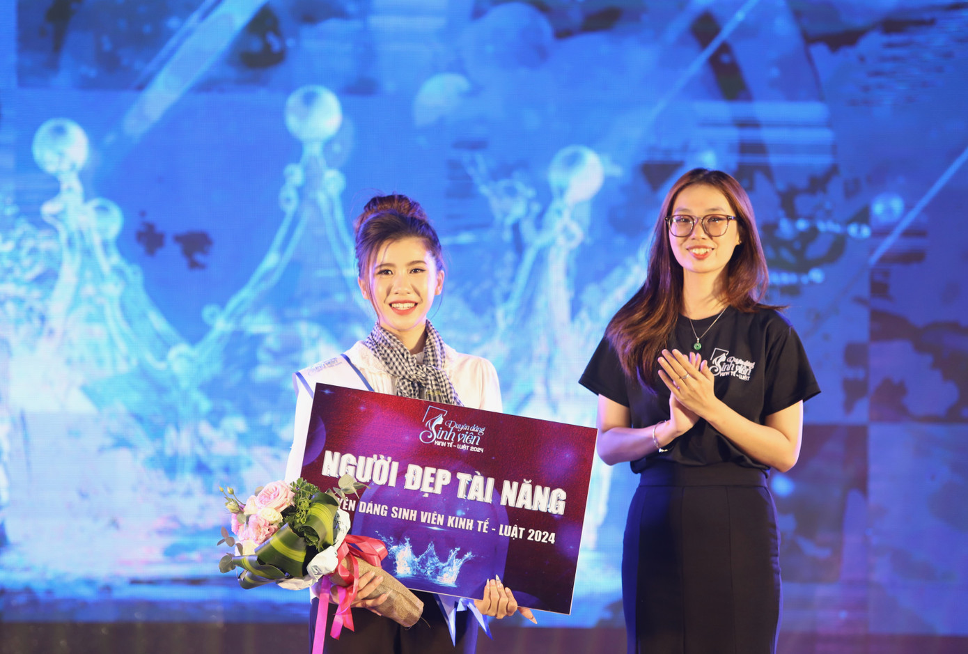 Thí sinh Nguyễn Thị Thanh Nhàn thắng giải Người đẹp tài năng.