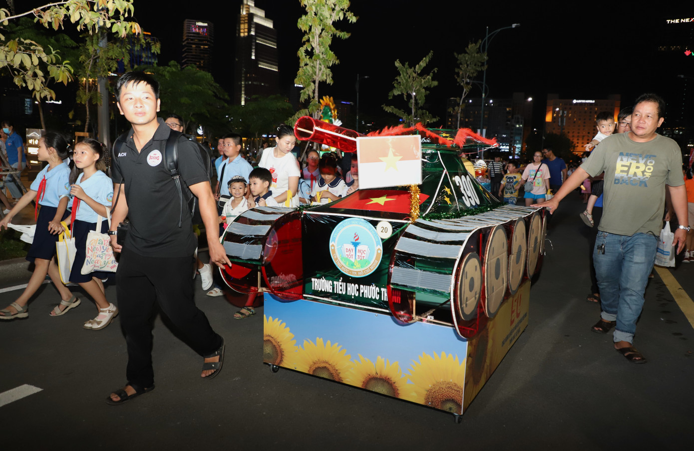 Sản phẩm được tạo nên từ bàn tay sáng tạo của các thầy cô giáo các trường tiểu học, trung học cơ sở trên địa bàn TP. Thủ Đức. Sản phẩm được tạo nên từ bàn tay sáng tạo của các thầy cô giáo các trường tiểu học, trung học cơ sở trên địa bàn TP. Thủ Đức.