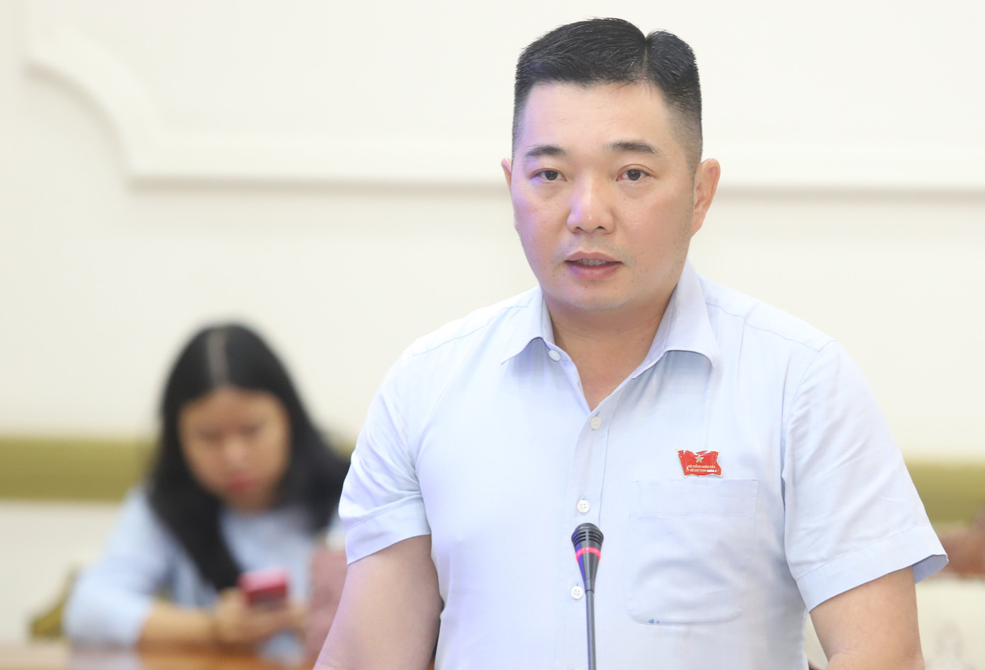 Trưởng ban Kinh tế - Ngân sách Lê Trương Hải Hiếu trao đổi thêm về đề án quản lý, số hóa tài sản công trên địa bàn TPHCM.