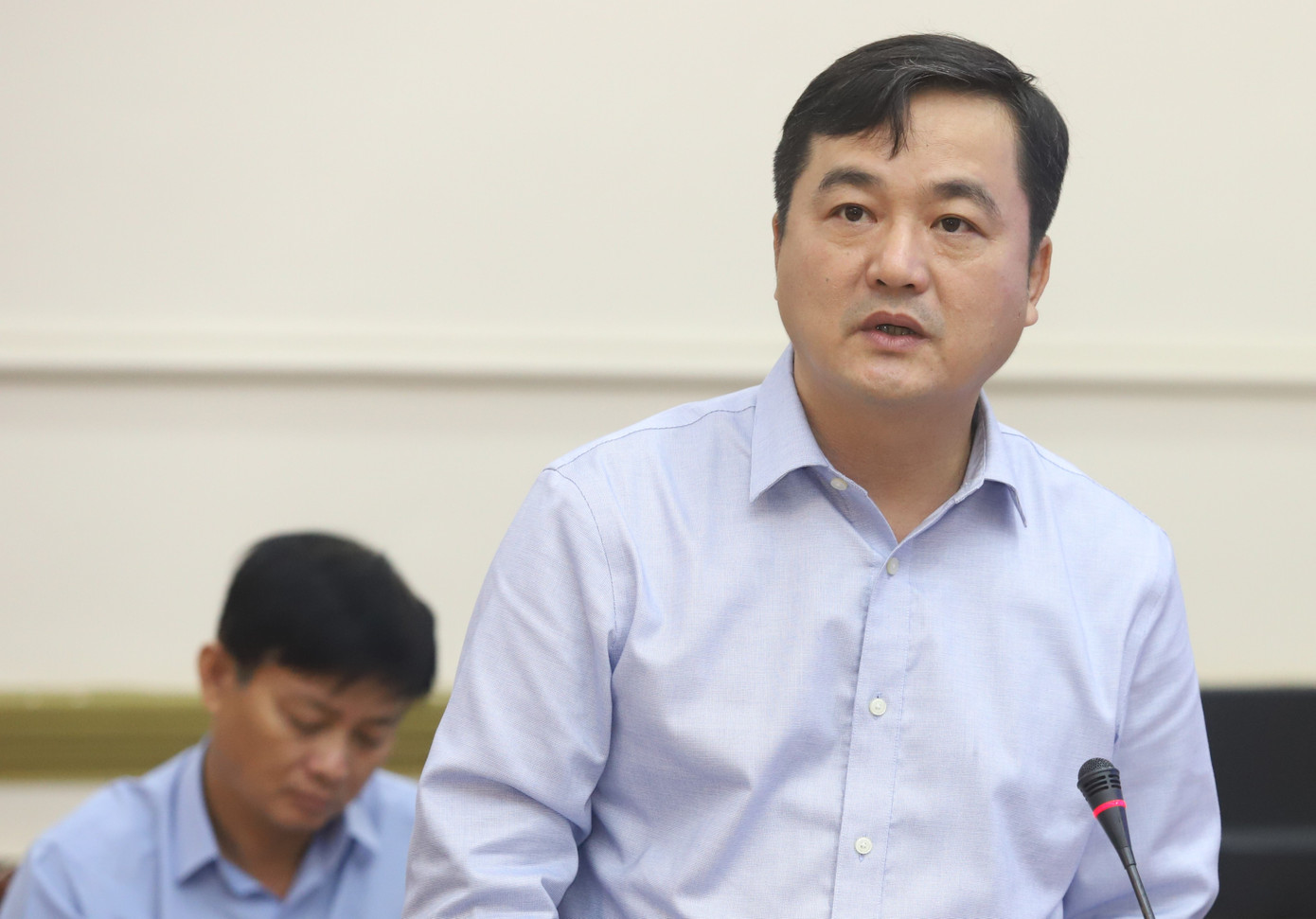 Ông Bùi Tá Hoàng Vũ báo cáo tại buổi làm việc. Ảnh: Ngô Tùng.