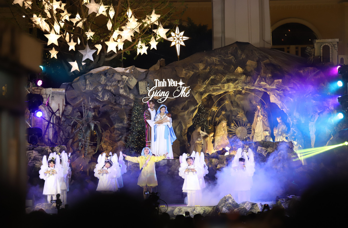 Hoạt cảnh Giáng sinh tại nhà thờ Tân Định.