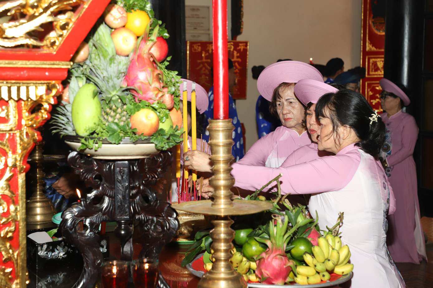 Bà Lâm Thị Hoàng Oanh - Trưởng ban Quản lý Di tích Lịch sử - Văn hóa lăng Lê Văn Duyệt, cho biết, di tích Đức Tả quân hằng ngày mở cửa để các cơ quan, đơn vị, nhân dân đến chiêm bái, học tập, tham quan. Ban Quản lý lăng cũng tổ chức cúng các ngày lễ truyền thống để duy trì tín ngưỡng dân gian. Ảnh: Ngô Tùng Bà Lâm Thị Hoàng Oanh - Trưởng ban Quản lý Di tích Lịch sử - Văn hóa lăng Lê Văn Duyệt, cho biết, di tích Đức Tả quân hằng ngày mở cửa để các cơ quan, đơn vị, nhân dân đến chiêm bái, học tập, tham quan. Ban Quản lý lăng cũng tổ chức cúng các ngày lễ truyền thống để duy trì tín ngưỡng dân gian. Ảnh: Ngô Tùng