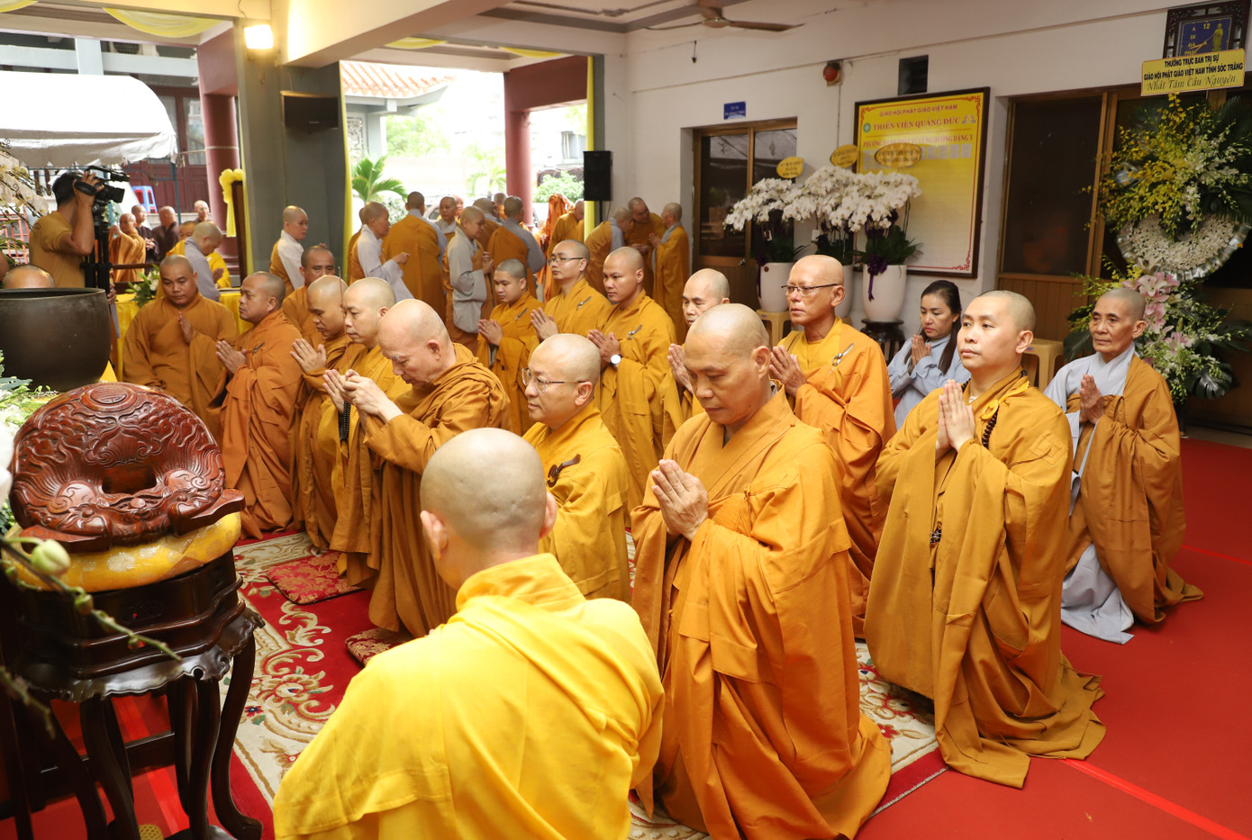 Đoàn các ban, viện Trung ương GHPGVN viếng Hòa thượng Phó Chủ tịch Hội đồng Trị sự GHPGVN vừa viên tịch.