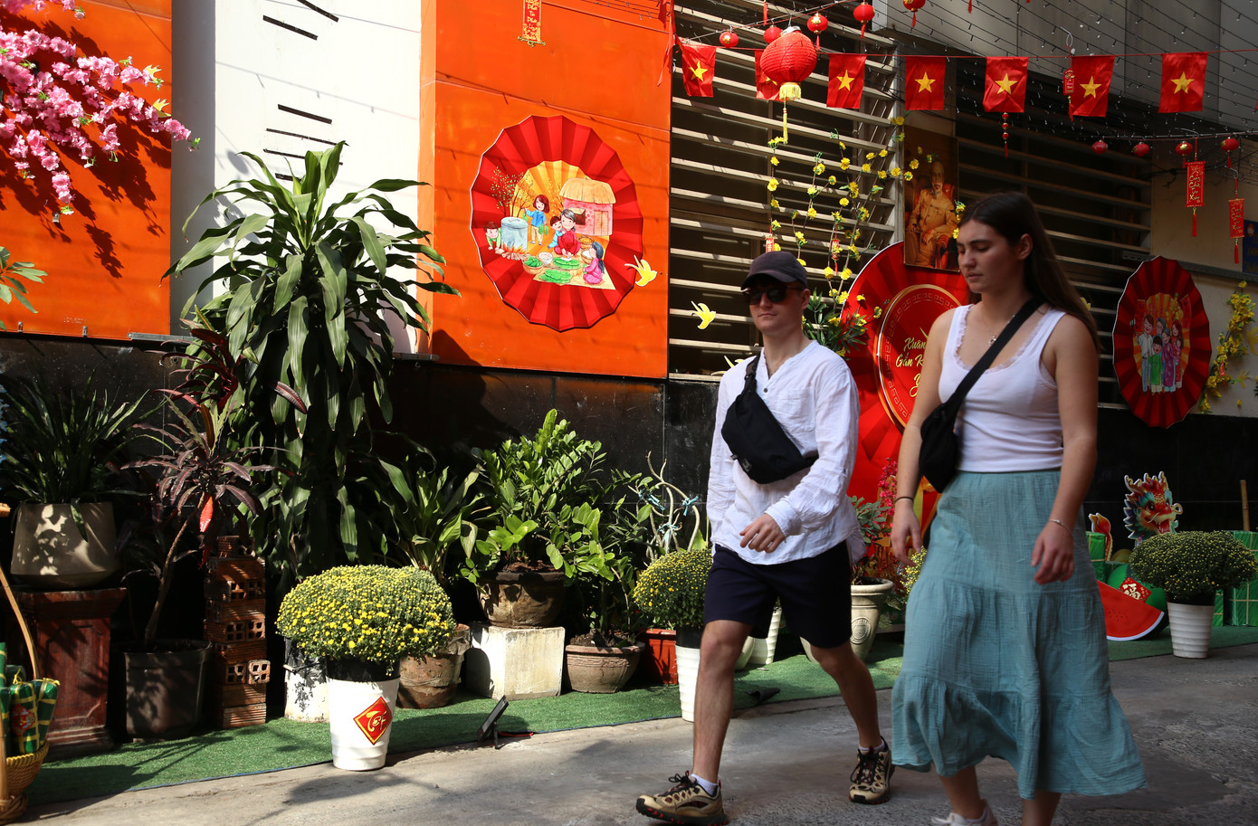 Không gian đường hoa của khu phố góp phần đem đến một góc nhìn gần gũi về Tết cổ truyền của đất nước Việt Nam với nhiều bạn bè quốc tế.