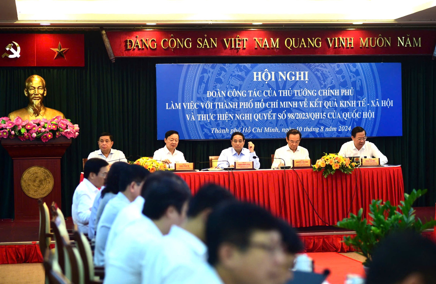 Thủ tướng Phạm Minh Chính, Phó Thủ tướng Trần Hồng Hà, Bí thư Thành ủy TPHCM Nguyễn Văn Nên chủ trì phiên họp về thực hiện Nghị quyết 98 của Quốc hội. Ảnh: Quang Huy.