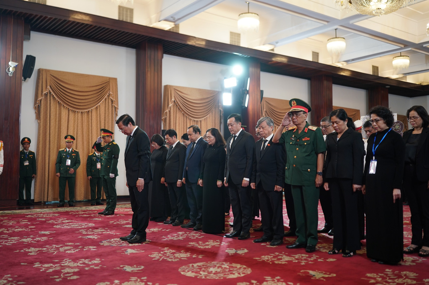 Đoàn Đại biểu Quốc hội TPHCM do ông Phan Văn Mãi - Phó Bí thư Thành ủy, Chủ tịch UBND TPHCM, Trưởng đoàn ĐBQH TPHCM khoá XV làm Trưởng đoàn, vào viếng Tổng Bí thư Nguyễn Phú Trọng.