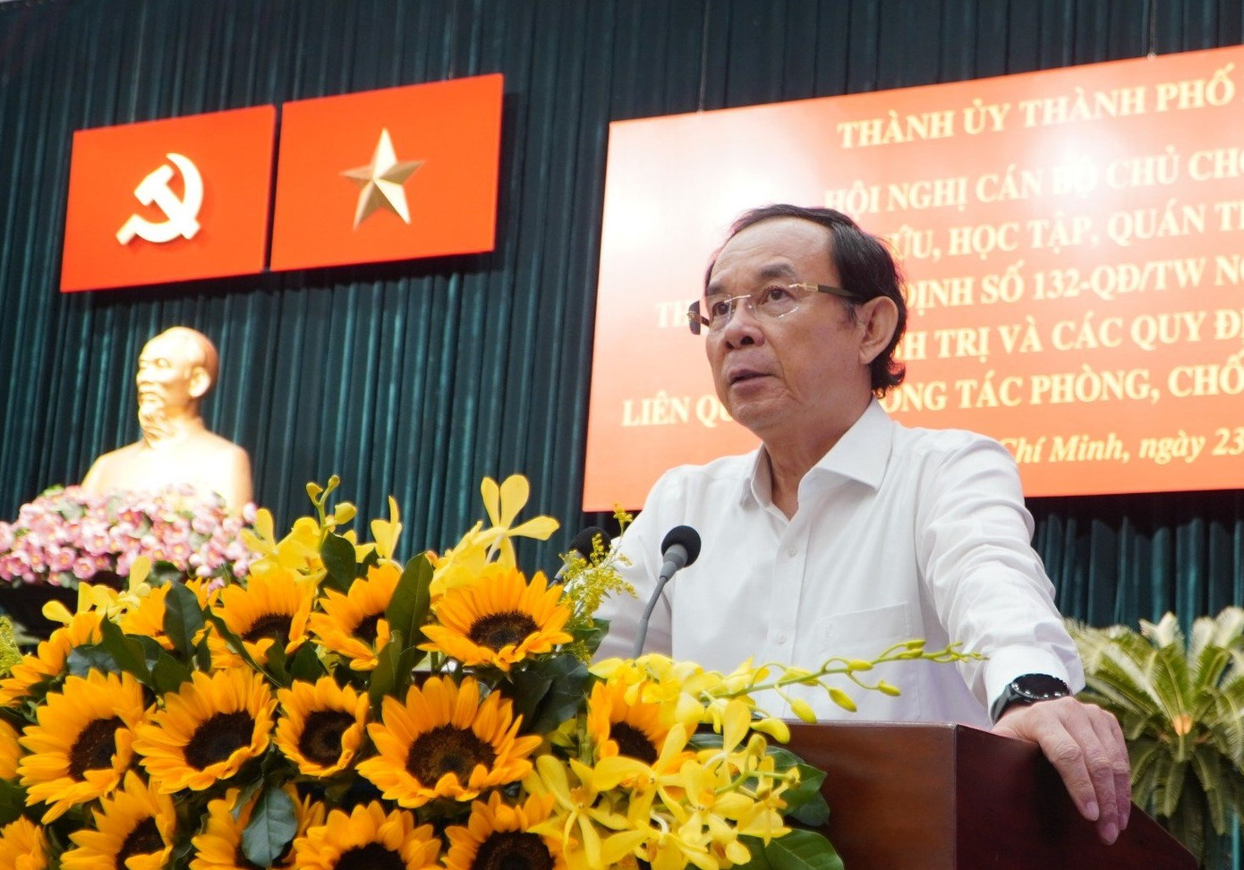 Bí thư Thành ủy TPHCM Nguyễn Văn Nên phát biểu tại hội nghị. Bí thư Thành ủy TPHCM Nguyễn Văn Nên phát biểu tại hội nghị.