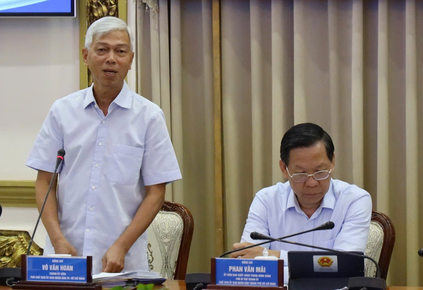 Phó Chủ tịch UBND TPHCM Võ Văn Hoan trao đổi tại phiên họp. Ảnh: TTBC Phó Chủ tịch UBND TPHCM Võ Văn Hoan trao đổi tại phiên họp. Ảnh: TTBC
