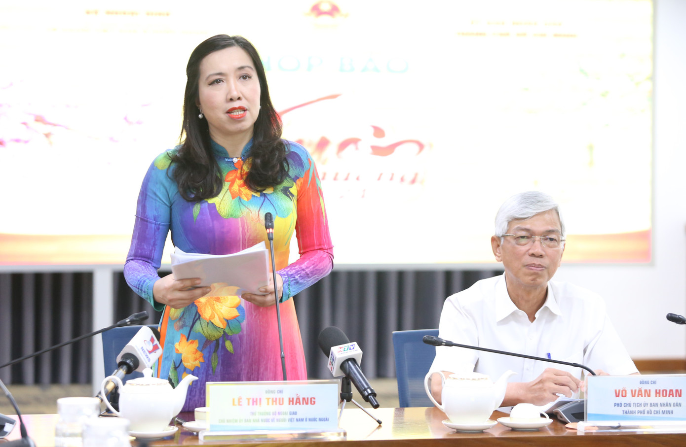 Thứ trưởng Bộ Ngoại giao Lê Thị Thu Hằng trao đổi tại họp báo. Ảnh: Ngô Tùng