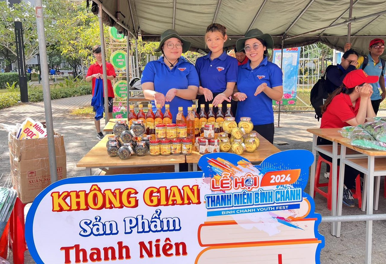 Dịp này, trên địa bàn huyện Bình Chánh cũng tổ chức nhiều hoạt động thiết thực, sôi nổi. Dịp này, trên địa bàn huyện Bình Chánh cũng tổ chức nhiều hoạt động thiết thực, sôi nổi.