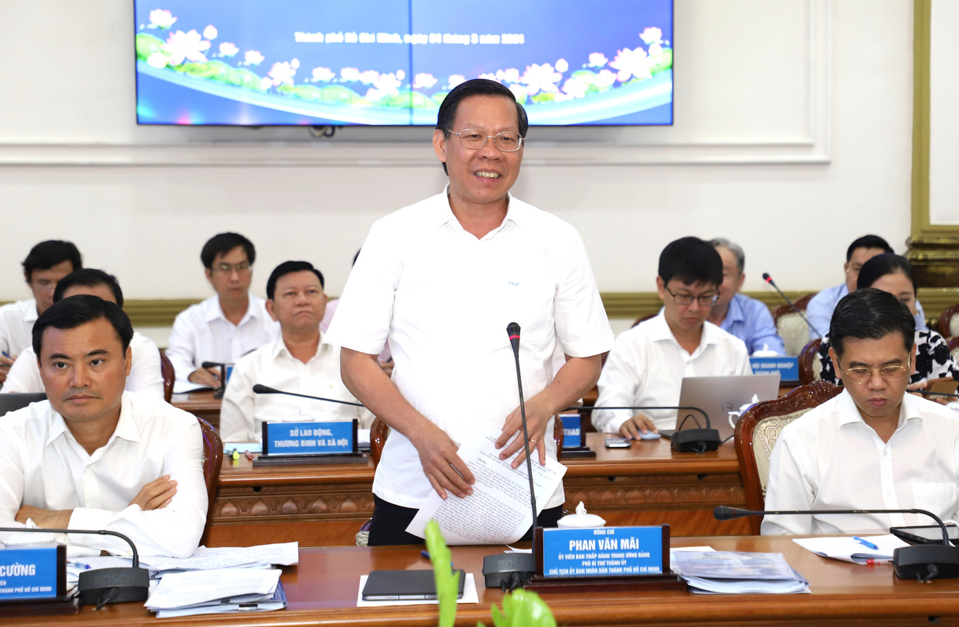 Chủ tịch UBND TPHCM Phan Văn Mãi nêu ý kiến. Chủ tịch UBND TPHCM Phan Văn Mãi nêu ý kiến.
