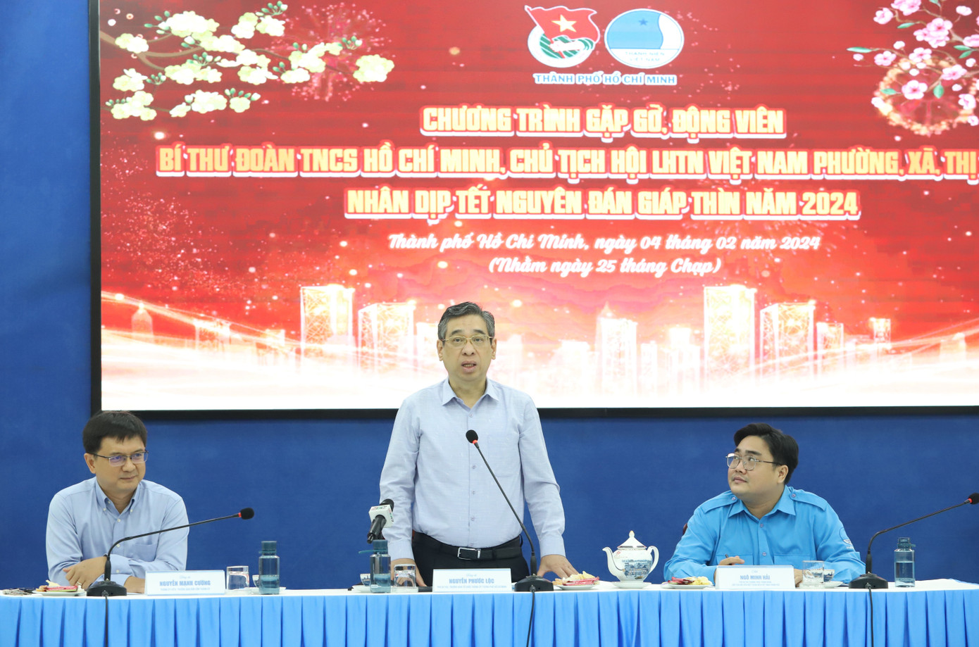 Phó Bí thư Thành ủy TPHCM chia sẻ với các cán bộ Đoàn - Hội. Phó Bí thư Thành ủy TPHCM chia sẻ với các cán bộ Đoàn - Hội.