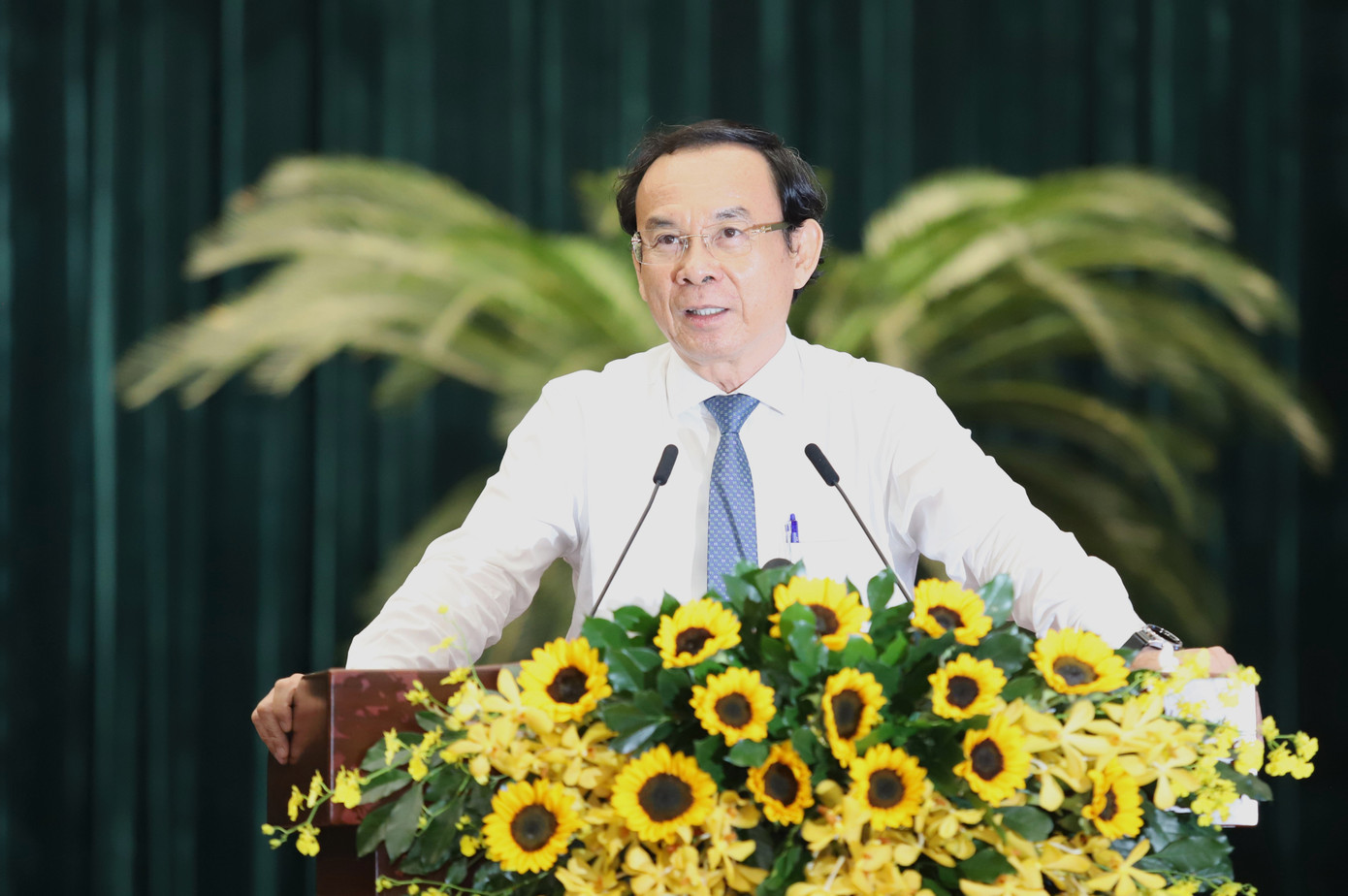 Bí thư Thành ủy TPHCM Nguyễn Văn Nên trao đổi với đội ngũ trí thức khoa học thành phố. Bí thư Thành ủy TPHCM Nguyễn Văn Nên trao đổi với đội ngũ trí thức khoa học thành phố.