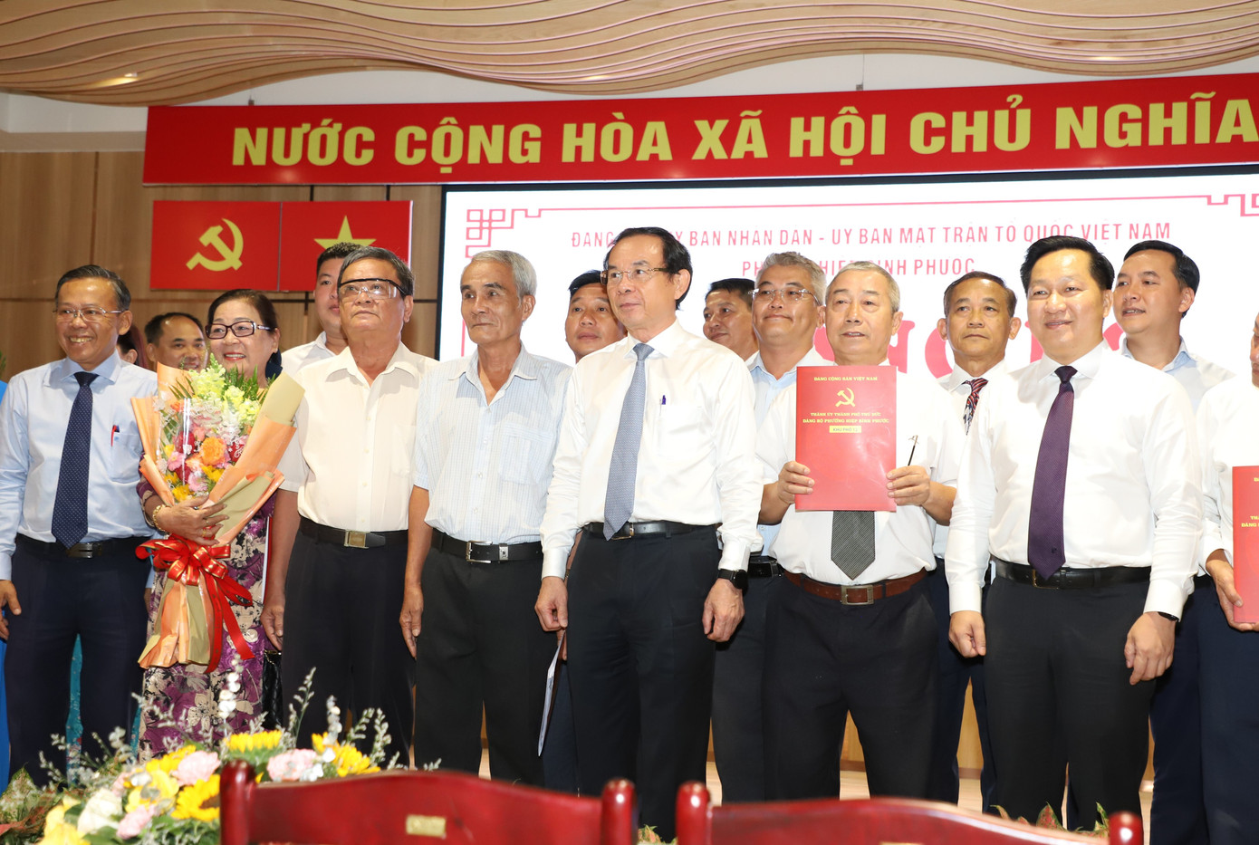 Bí thư Thành ủy TPHCM Nguyễn Văn Nên dự buổi lễ công bố nghị quyết của HĐND TPHCM về công tác sắp xếp khu phố tại phường Hiệp Bình Phước, TP. Thủ Đức mới đây. Ảnh: Ngô Tùng