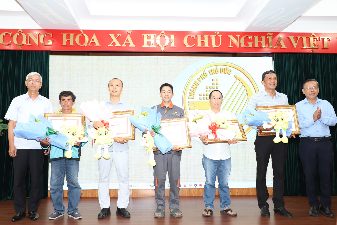 5 "người hùng" được tôn vinh, khen thưởng tại buổi lễ.