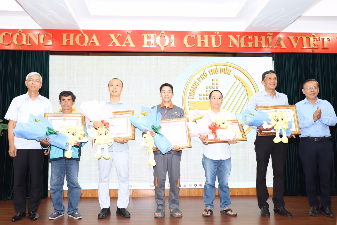5 "người hùng" được tôn vinh, khen thưởng tại buổi lễ.