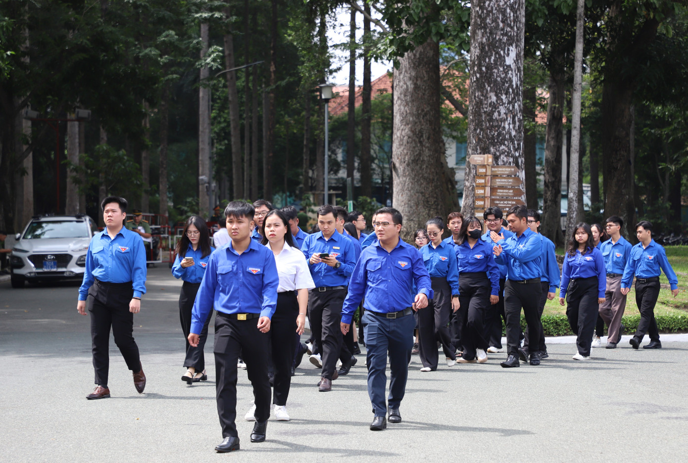 Đoàn viên thanh niên Học viện Cán bộ TPHCM viếng Tổng Bí thư Nguyễn Phú Trọng ở Hội trường Thống Nhất. Đoàn viên thanh niên Học viện Cán bộ TPHCM viếng Tổng Bí thư Nguyễn Phú Trọng ở Hội trường Thống Nhất.