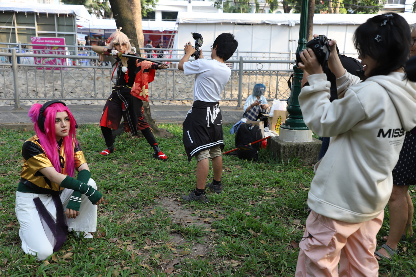 Hoạt động thu hút sự quan tâm của các bạn trẻ là cosplay (hóa trang) thành các nhân vật truyện tranh, phim hoạt hình Nhật Bản.