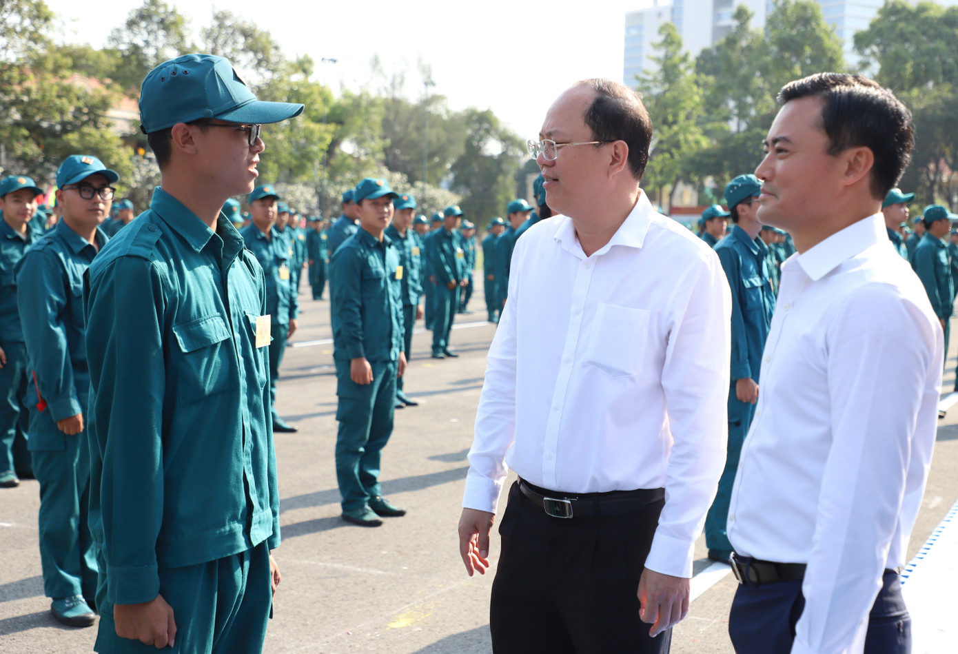 Phát biểu chỉ đạo tại buổi lễ, Phó Chủ tịch UBND TPHCM Bùi Xuân Cường nhấn mạnh, huấn luyện là nhiệm vụ chính trị trung tâm quyết định đến chất lượng tổng hợp, sức mạnh chiến đấu, là điều kiện tiên quyết để quân đội hoàn thành tốt chức năng, nhiệm vụ được giao. Phó Chủ tịch UBND TPHCM nêu rõ, thời gian tới, xu thế hòa bình, hợp tác và phát triển vẫn là xu thế lớn, nhưng cũng đứng trước nhiều khó khăn, thách thức, toàn cầu hóa và hội nhập quốc tế bị đe dọa bởi sự trỗi dậy của chủ nghĩa dân tộc cực đoan, cạnh tranh chiến lược, cạnh tranh kinh tế, chiến tranh thương mại, xung đột vũ trang. Trong nước và địa bàn TPHCM cơ bản ổn định nhưng tiềm ẩn nhiều khó khăn, thách thức...