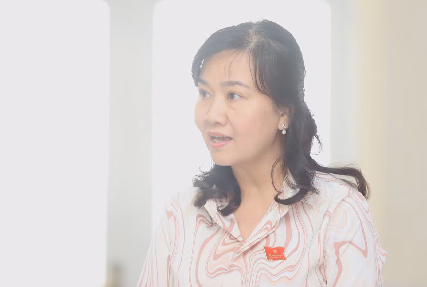 Thành viên HĐND TPHCM trao đổi một số vấn đề cần làm rõ.