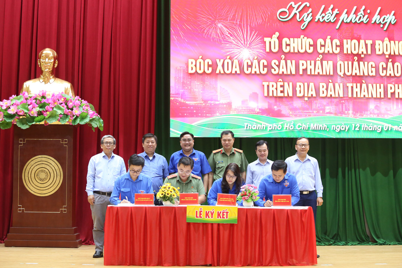 Đoàn Thanh niên CATP ký kết phối hợp với các cơ sở Đoàn bạn thực hiện công tác bóc xóa quảng cáo trái phép trong giai đoạn tới.