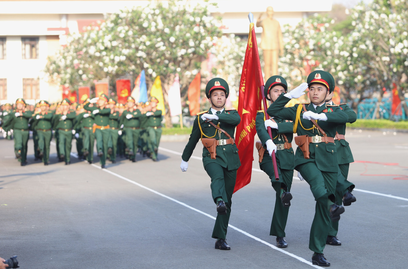 Tiếp thu, lĩnh hội ý kiến chỉ đạo của lãnh đạo thành phố, Thiếu tướng Phan Văn Xựng - Chính ủy Bộ Tư lệnh TPHCM, nhấn mạnh sẽ phát huy ưu điểm, bám sát phương hướng, nhiệm vụ công tác huấn luyện và tình hình thực tế, cụ thể hóa vào nghị quyết để lãnh đạo, chỉ đạo, quán triệt triển khai thực hiện thắng lợi nhiệm vụ, sẵn sàng chiến đấu năm 2024.
