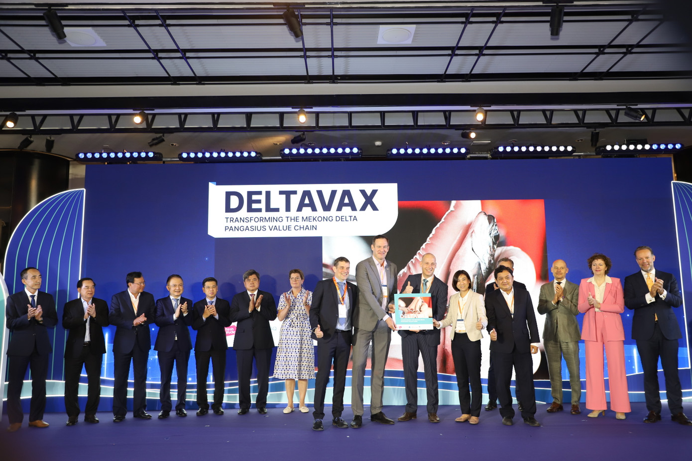 Dịp này, đại diện doanh nghiệp hai nước đã thực hiện 18 ký kết ghi nhớ tập trung hợp tác về công nghệ, logistics… tại khu vực ĐBSCL. Ảnh: Ngô Tùng