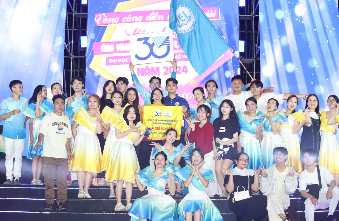 “Liên hoan âm nhạc không chỉ là một cuộc thi mà còn là nơi để các em HSSV thể hiện tinh thần đoàn kết, bản lĩnh và tình yêu đối với nghệ thuật, nuôi dưỡng những giá trị văn hóa trong cộng đồng HSSV” - GS.TS Thanh Mai nhấn mạnh và hy vọng qua những trải nghiệm tại liên hoan, các bạn trẻ sẽ càng tự tin, dấn thân vào những hành trình sáng tạo mới, đóng góp vào sự phát triển không chỉ trong nghệ thuật mà cả trong cuộc sống và học tập. Ảnh: Ngô Tùng