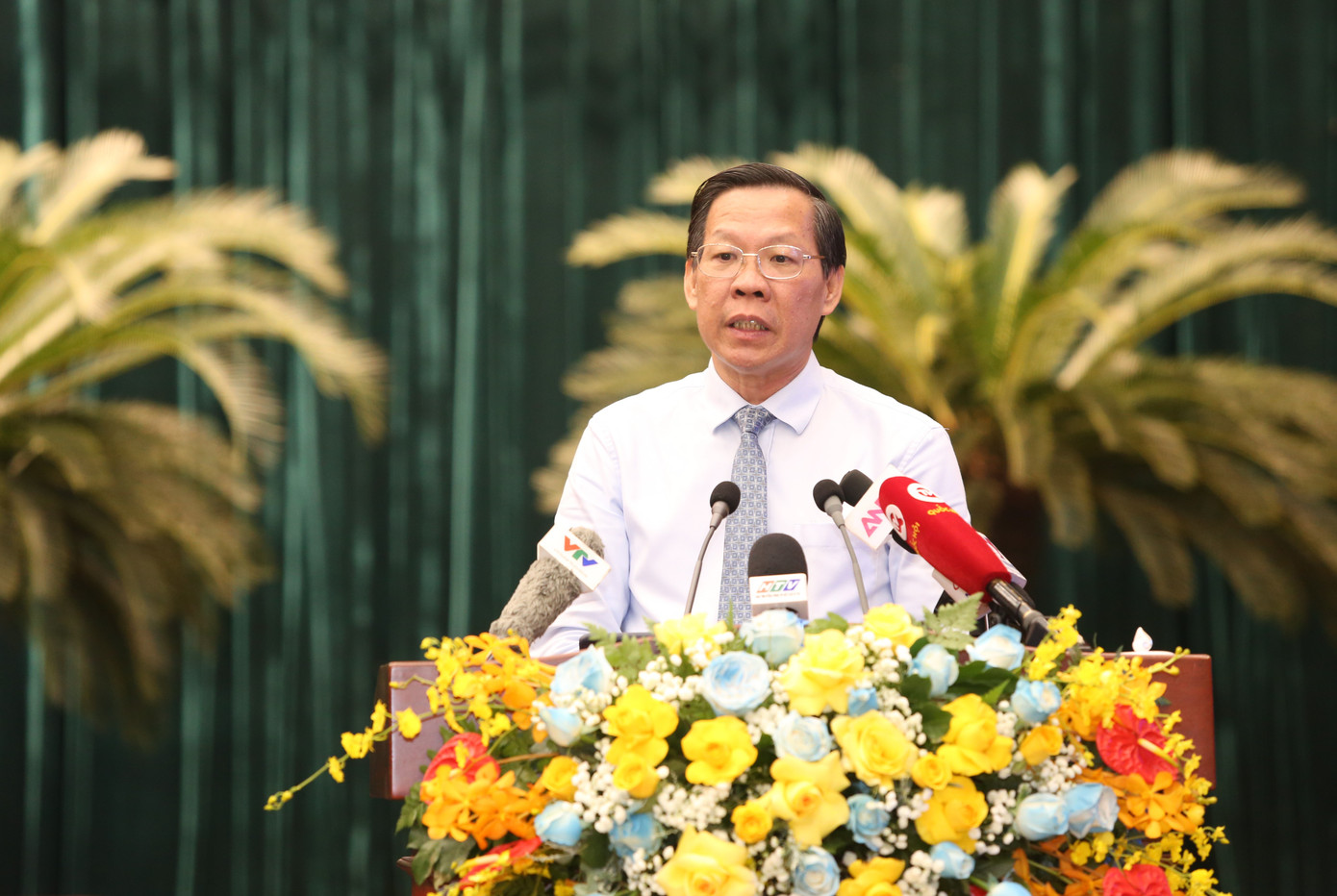 Chủ tịch UBND TPHCM Phan Văn Mãi trao đổi kết luận hội nghị. Chủ tịch UBND TPHCM Phan Văn Mãi trao đổi kết luận hội nghị.