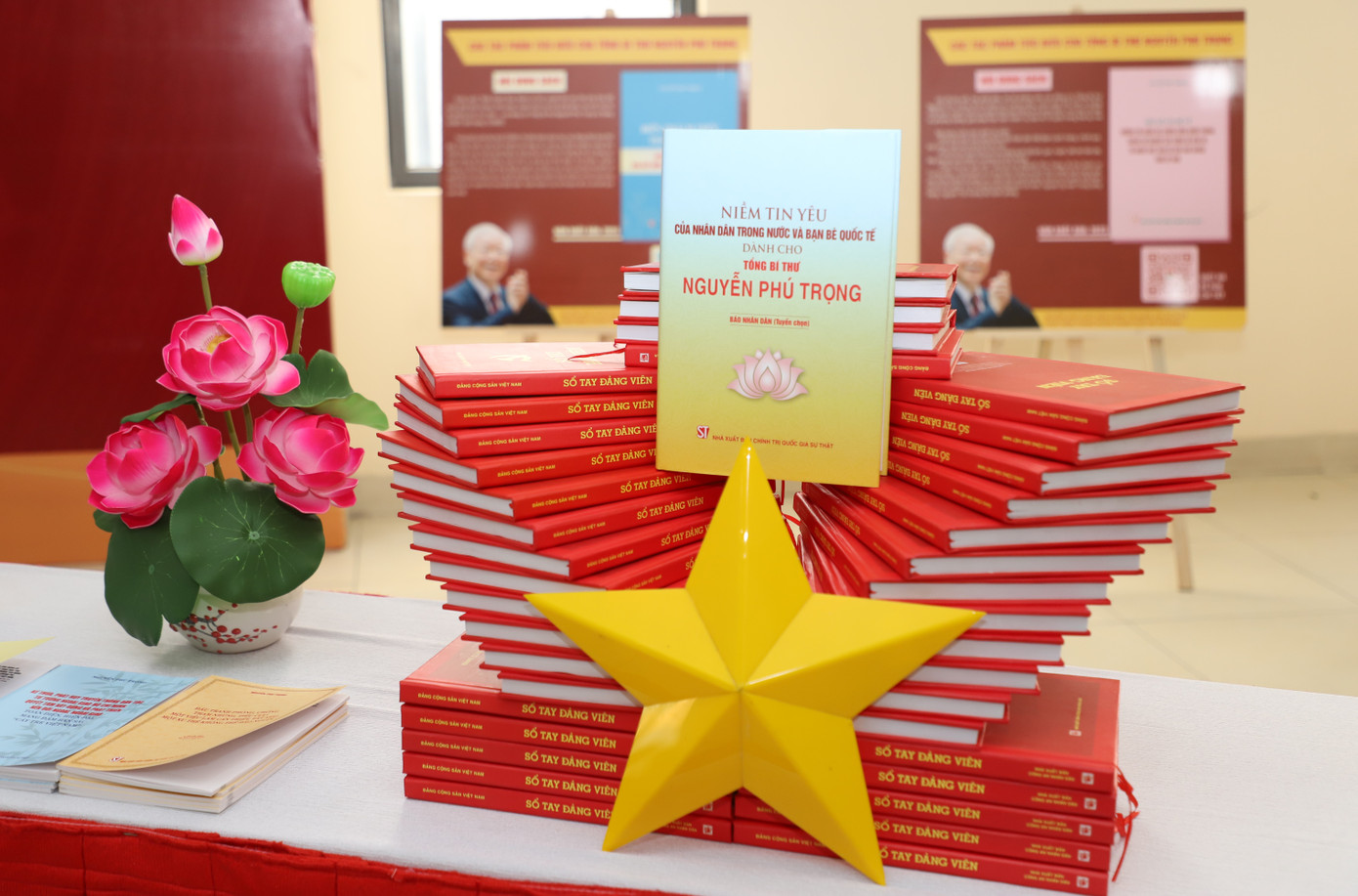 Triển lãm về cố Tổng Bí thư Nguyễn Phú Trọng. Ảnh: Ngô Tùng Triển lãm về cố Tổng Bí thư Nguyễn Phú Trọng. Ảnh: Ngô Tùng