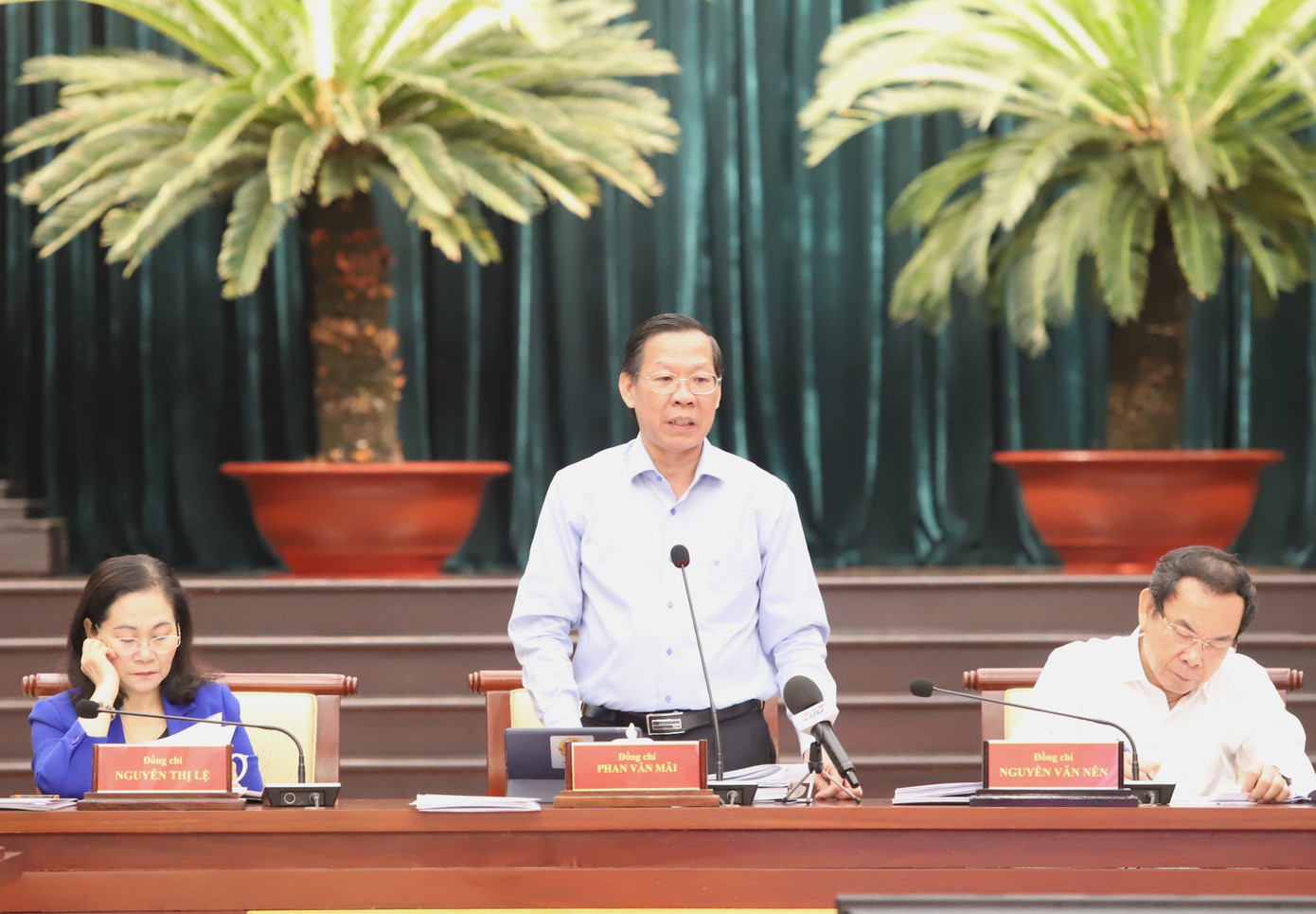 Chủ tịch UBND TPHCM Phan Văn Mãi trao đổi tại hội nghị. Ảnh: Ngô Tùng Chủ tịch UBND TPHCM Phan Văn Mãi trao đổi tại hội nghị. Ảnh: Ngô Tùng