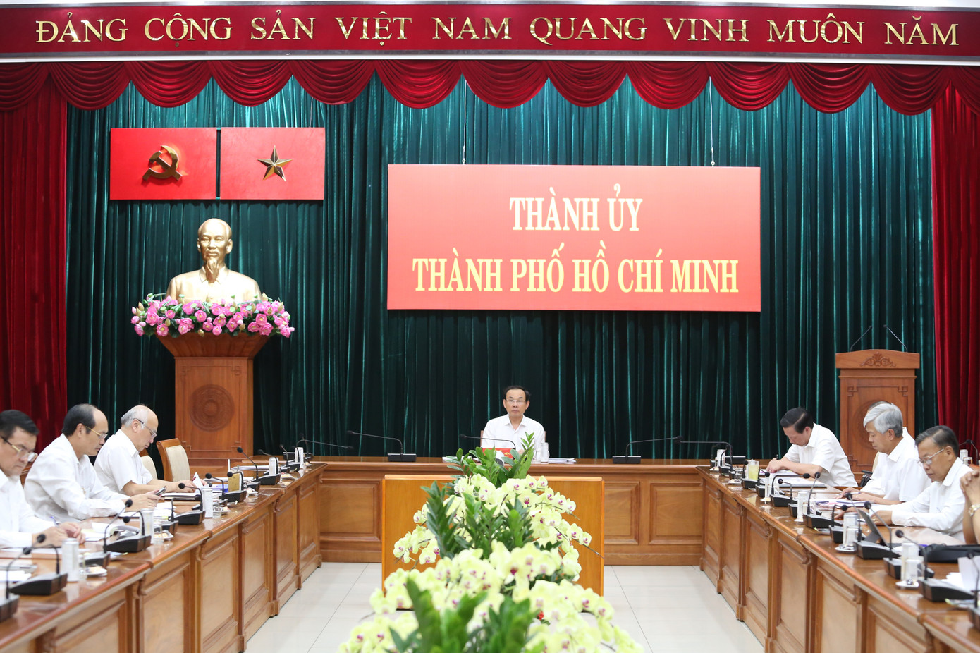 Quang cảnh buổi họp phiên thứ nhất Ban Chỉ đạo triển khai thực hiện Nghị quyết 98.