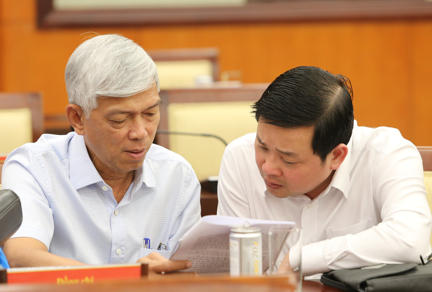 Lãnh đạo TPHCM trao đổi công việc với cán bộ chủ chốt các sở, ban, ngành. Ảnh minh họa: Ngô Tùng