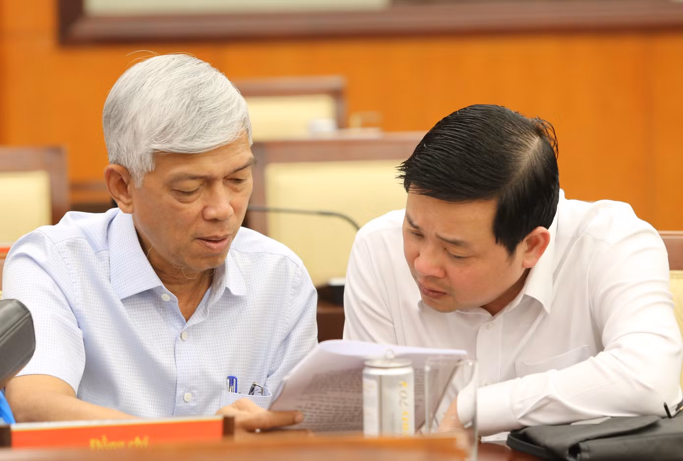 Lãnh đạo TPHCM trao đổi công việc với cán bộ chủ chốt các sở, ban, ngành. Ảnh minh họa: Ngô Tùng