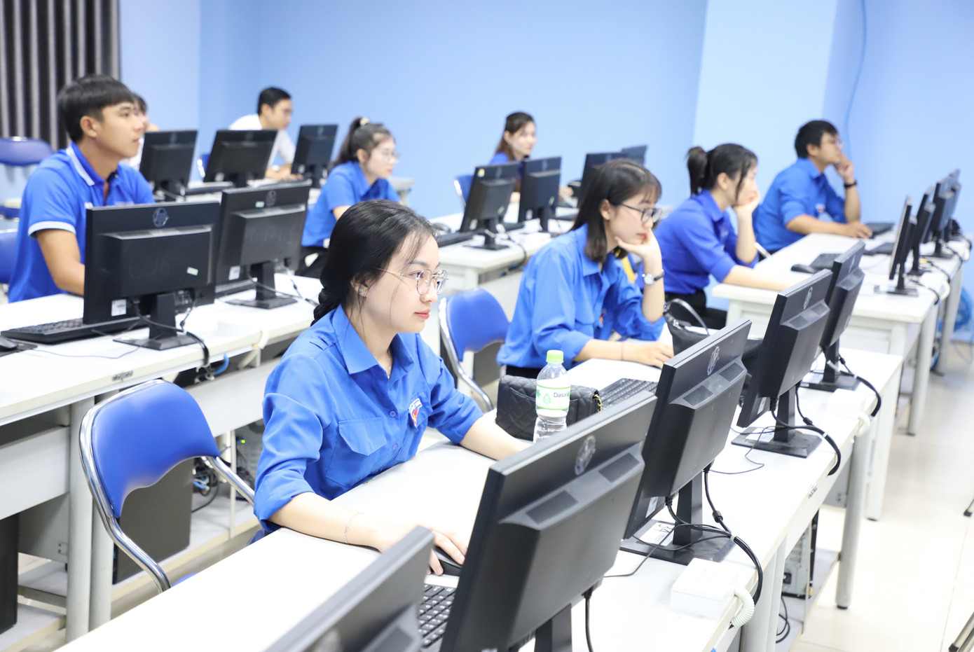 Ngay sau lễ khai mạc hội thi, các bạn thí sinh bước vào vòng loại phần thi đội tuyển. Ngay sau lễ khai mạc hội thi, các bạn thí sinh bước vào vòng loại phần thi đội tuyển.