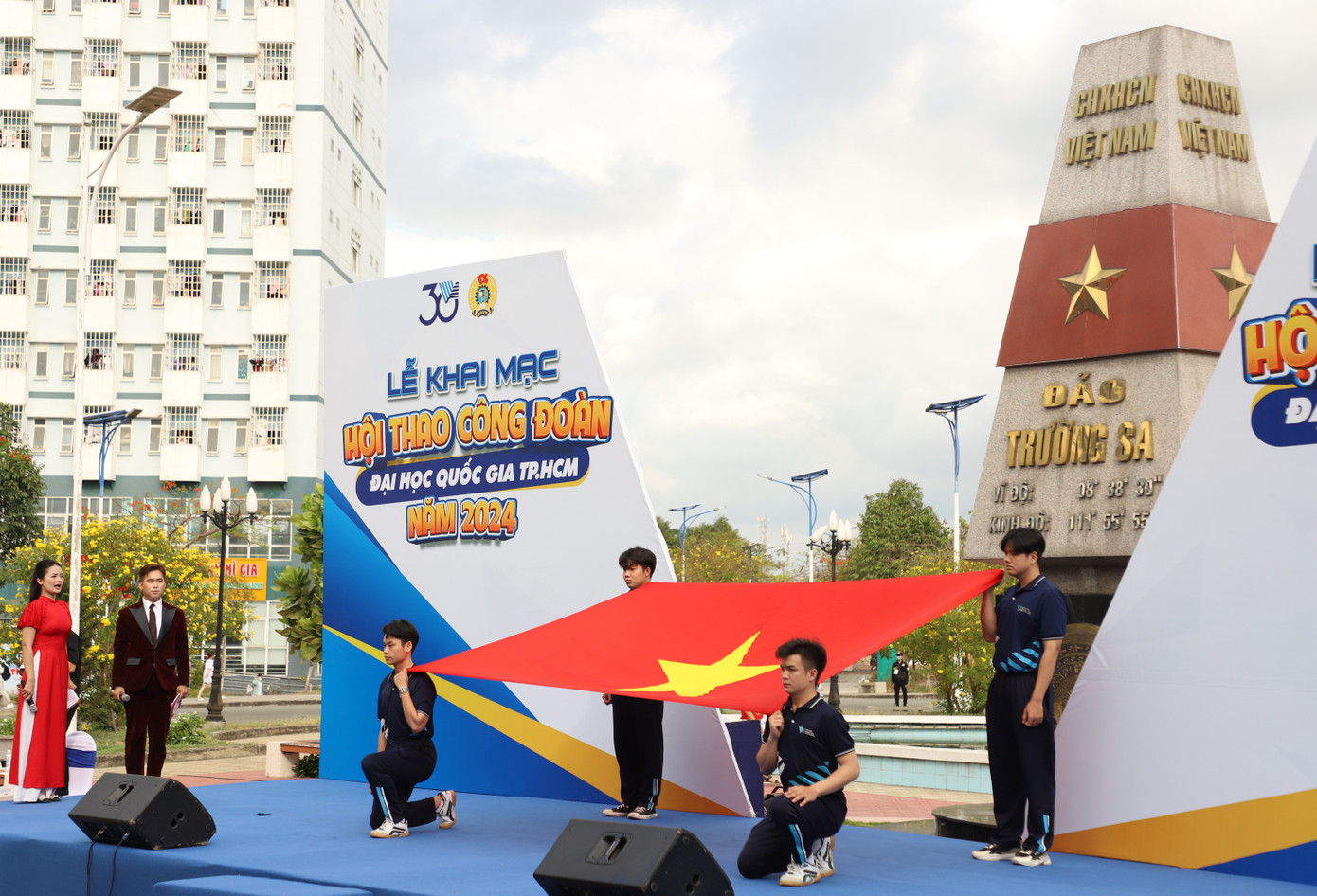 Sáng 20/4, tại Ký túc xá khu B, Đại học Quốc gia (ĐHQG) TPHCM tổ chức khai mạc Hội thao Công đoàn, Sinh viên ĐHQG TPHCM năm 2024. Hội thao diễn ra trong không khí phấn khởi chào mừng kỷ niệm 49 năm ngày Giải phóng miền Nam, thống nhất đất nước; 134 năm ngày sinh Chủ tịch Hồ Chí Minh; 95 năm ngày thành lập Công đoàn Việt Nam và hướng đến chào mừng kỷ niệm 30 thành lập thành lập ĐHQG TPHCM.