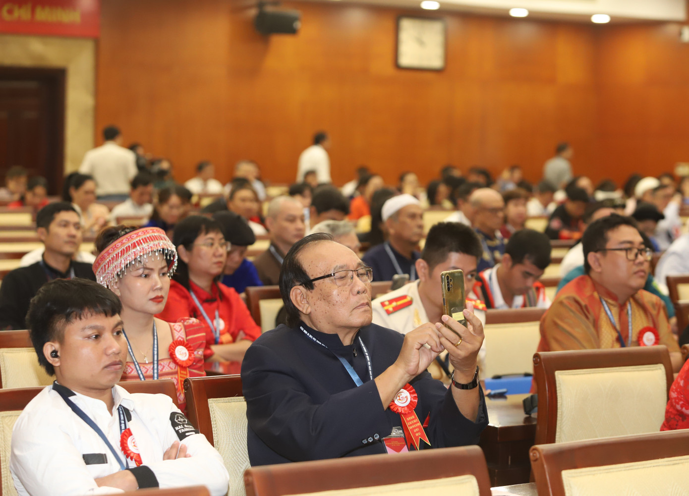 Cá nhân tiêu biểu các đồng bào các DTTS trên địa bàn TPHCM dự đại hội. Ảnh: Ngô Tùng