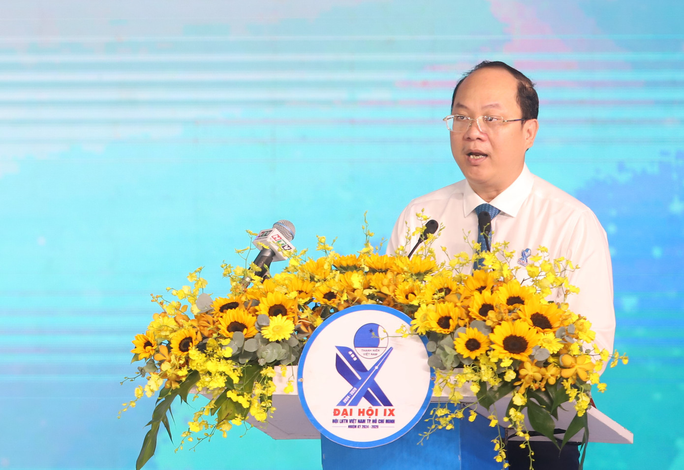 Gửi gắm với thế hệ trẻ, Phó Bí thư Thường trực Thành ủy TPHCM Nguyễn Hồ Hải nói trong bối cảnh hiện nay, việc xây dựng Hội vững mạnh, thật sự là tổ chức của thanh niên, do thanh niên, vì thanh niên là hết sức nặng nề. Do đó, các lãnh đạo Hội phải đào sâu suy nghĩ, không ngừng đổi mới nội dung và phương thức hoạt động để không đi chậm, không thụt lùi với nhu cầu và các xu hướng của thanh niên. “Trước hết là đổi mới hoạt động liên kết, phát huy các thành viên tập thể Hội, mở rộng mặt trận đoàn kết thanh niên theo ngành nghề, thành phần xã hội với những hoạt động thật sự ý nghĩa, làm cầu nối thu hút thanh niên đang học tập, lao động, làm việc trên mọi lĩnh vực, thanh niên là tín đồ tôn giáo, dân tộc thiểu số, kiều bào”, ông Hải đề nghị.