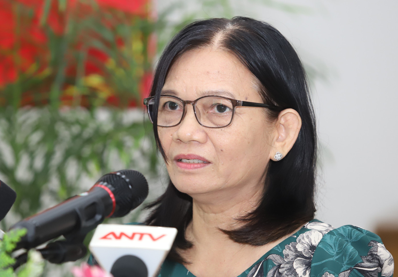 Cử tri TPHCM nêu ý kiến tại buổi tiếp xúc cử tri. (Ảnh: Ngô Tùng)