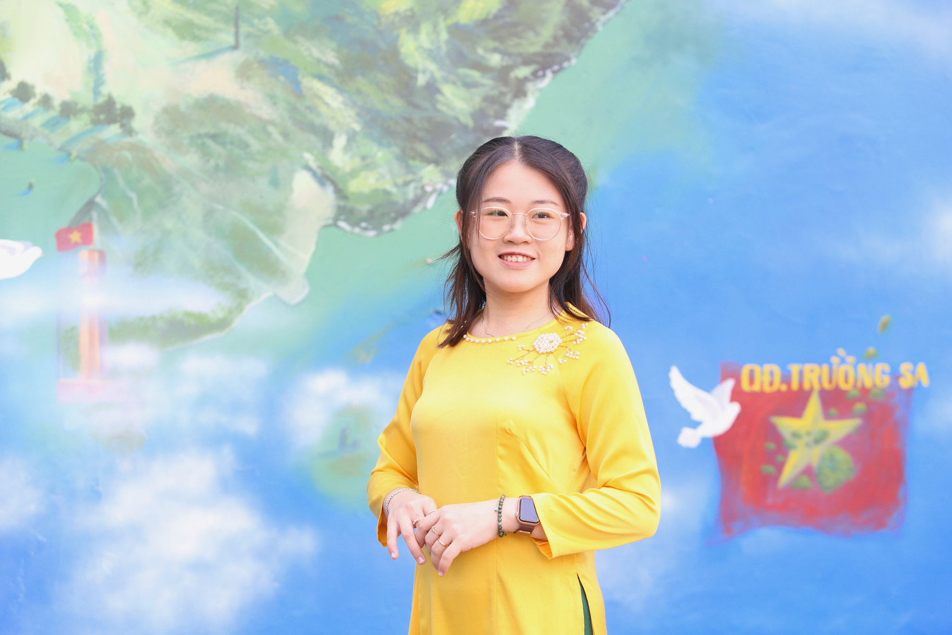 Hưởng ứng cuộc vận động "Tự hào một dải non sông" của Trung ương Đoàn, các cán bộ, chiến sĩ và bạn trẻ đã vẽ nên bức tranh bản đồ Tổ quốc với hình ảnh cờ đỏ sao vàng, hai quần đảo Trường Sa, Hoàng Sa. Sự đóng góp của thế hệ trẻ như lời khẳng định, khơi dậy trong mỗi người dân Việt Nam lòng tự hào dân tộc, về chủ quyền lãnh thổ quốc gia, về phần "máu thịt" không thể tách rời. Hưởng ứng cuộc vận động "Tự hào một dải non sông" của Trung ương Đoàn, các cán bộ, chiến sĩ và bạn trẻ đã vẽ nên bức tranh bản đồ Tổ quốc với hình ảnh cờ đỏ sao vàng, hai quần đảo Trường Sa, Hoàng Sa. Sự đóng góp của thế hệ trẻ như lời khẳng định, khơi dậy trong mỗi người dân Việt Nam lòng tự hào dân tộc, về chủ quyền lãnh thổ quốc gia, về phần "máu thịt" không thể tách rời.