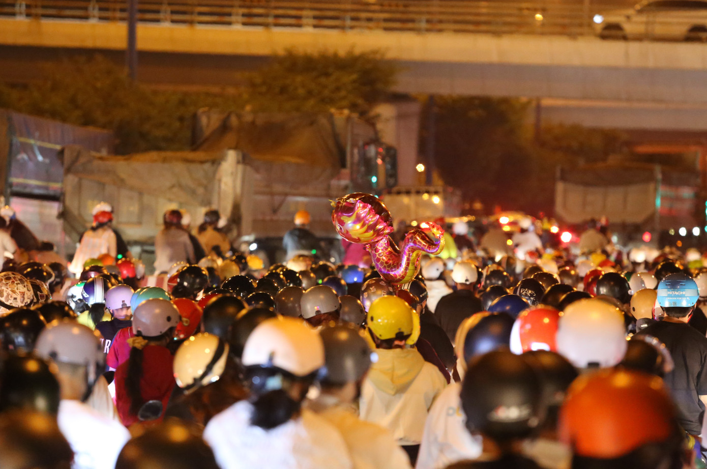 Hình ảnh đông đúc trên tuyến đường này.